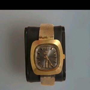 Waltham Men's Gold Watch with Black Dial